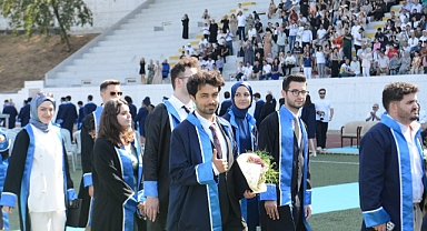 Sakarya Üniversitesi (SAÜ) Tıp Fakültesi 2023-2024 Eğitim- Öğretim yılı mezuniyet töreni, SAÜ Stadyumu'nda gerçekleştirildi