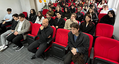 SUBÜ akademisyenlerinden Cemil Meriç öğrencilerine eğitim