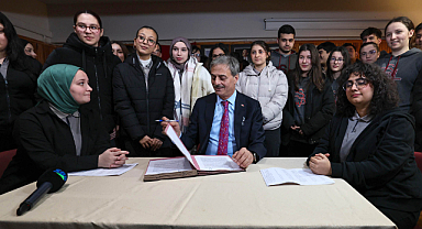 Yusuf Alemdar Bilim Merkezi’nin imzasını gençlerle attı