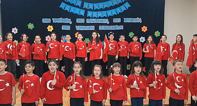 Öğrenciler biriktirdikleri harçlıkları silahlı kuvvetler vakfına bağışladılar