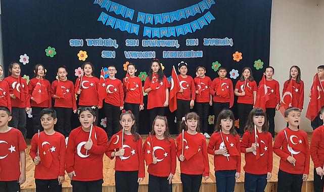 Öğrenciler biriktirdikleri harçlıkları silahlı kuvvetler vakfına bağışladılar