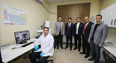 SUBÜ'de Taramalı Elektron Mikroskobu hizmete açıldı