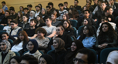 Sakarya Üniversitesinde Kadınların Rolü ve Başarıları Konuşuldu